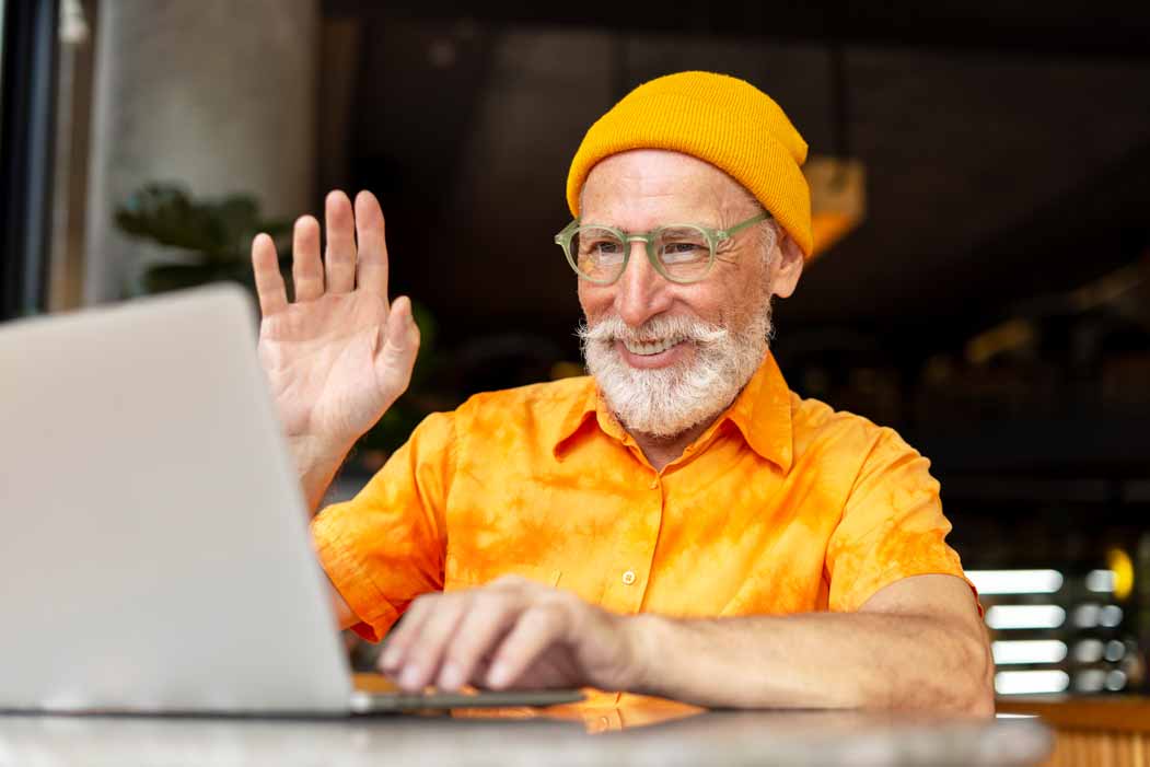 Laptop mit geöffneter Google-Bewertungsanzeige und 1 Stern – Symbolbild für den professionellen Umgang mit negativen Google Bewertungen